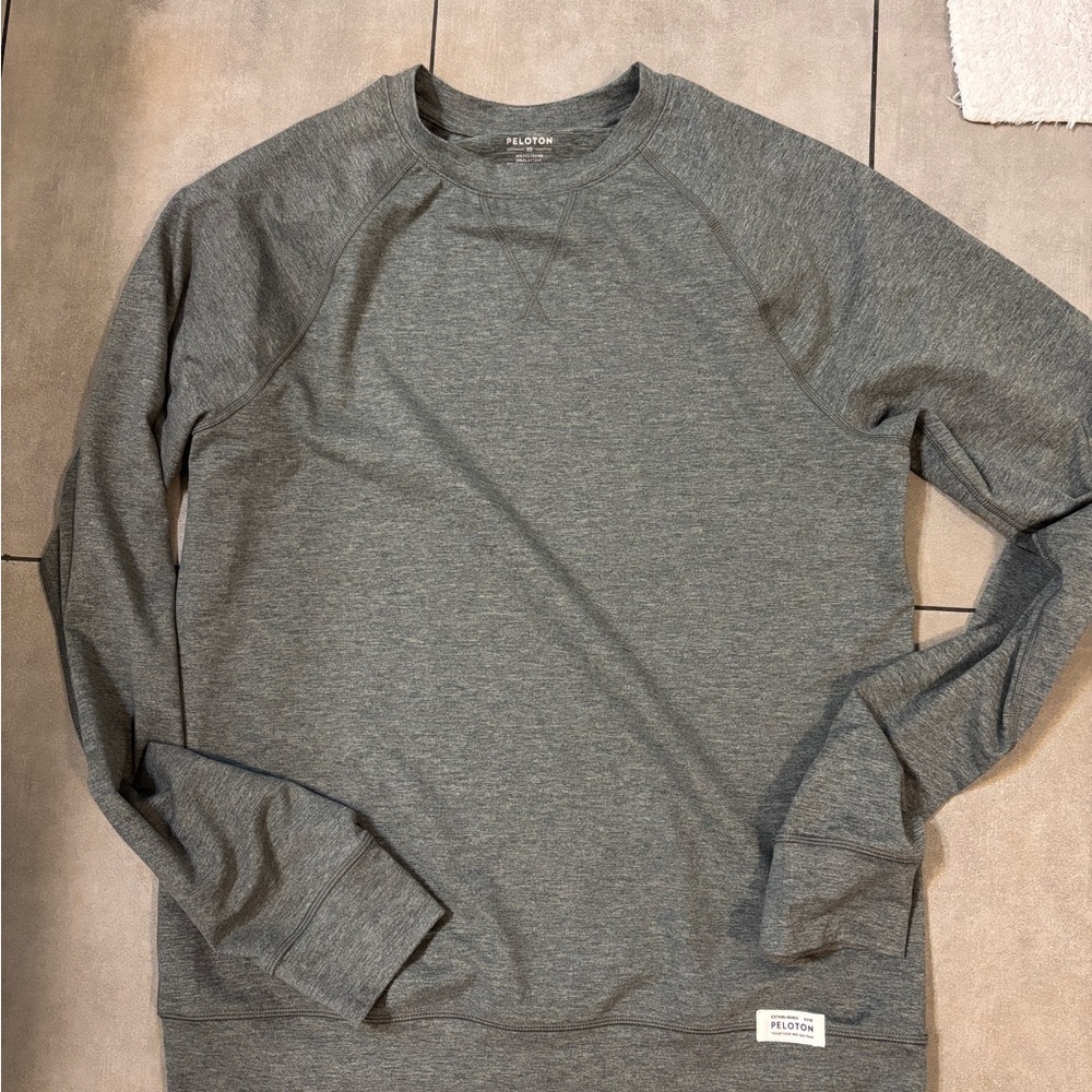 Peloton Gray dreamblend Sweater sweatshirt size xs washed never worn perfect
